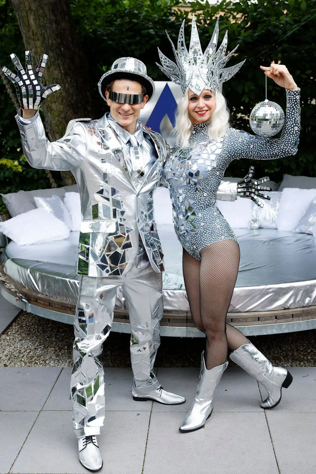 Silber-Kostüm Show Performance